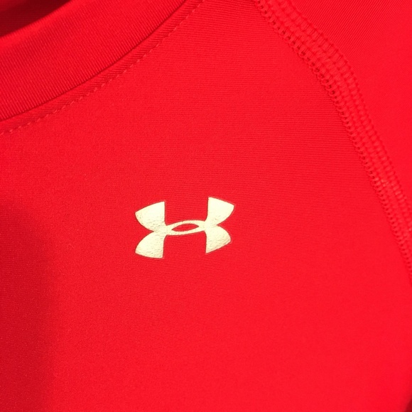 Under Armour Workout Moisture Wicking Top - Picture 3 of 5